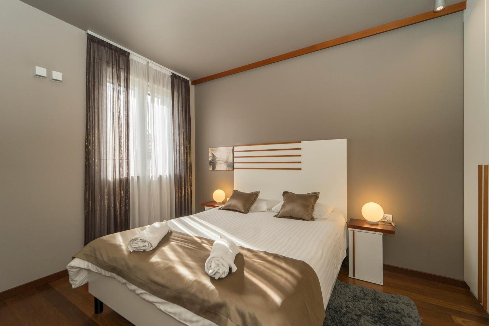 Luxury Rooms And Apartment Silente Bacvice Split Bagian luar foto