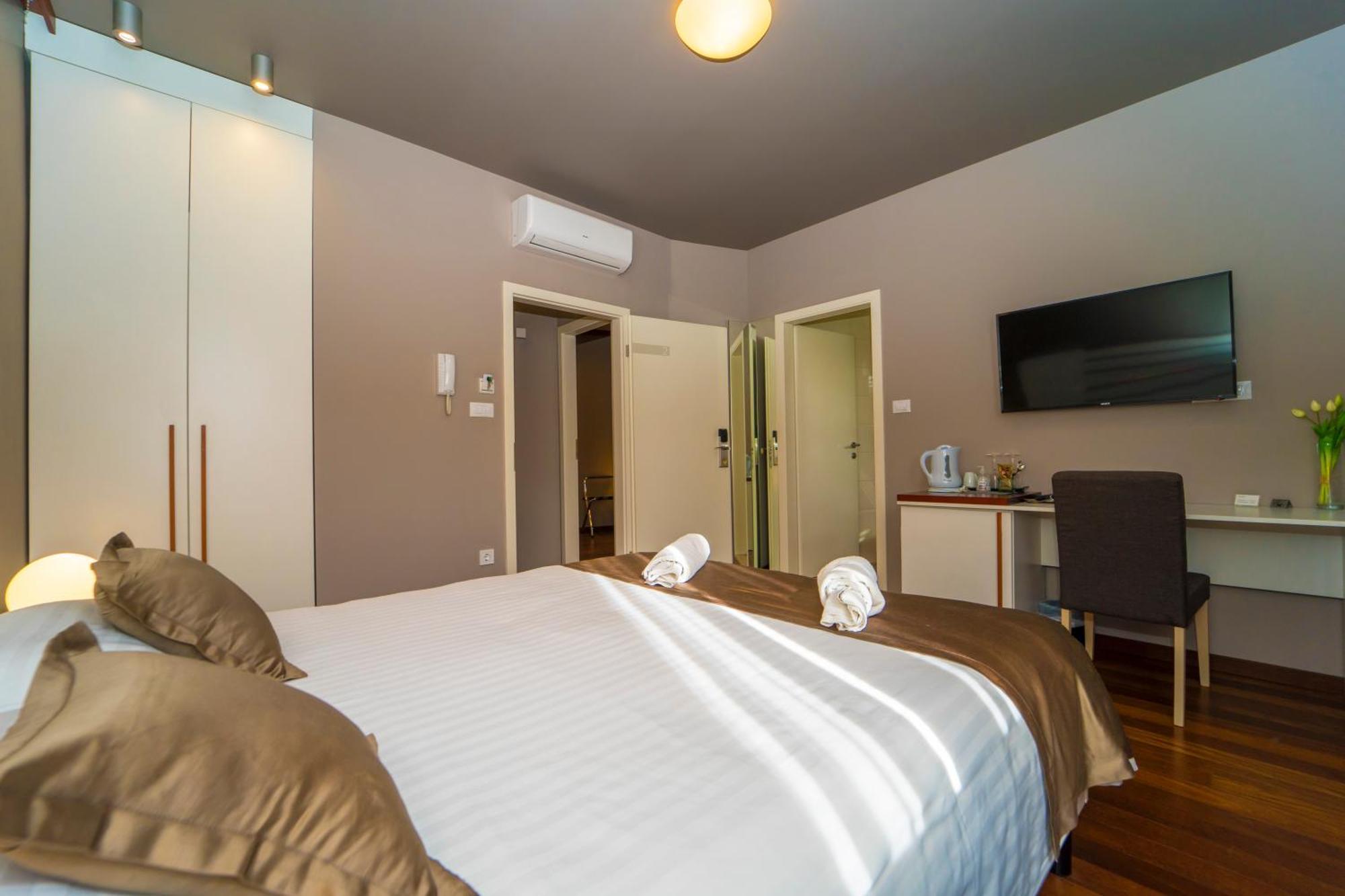 Luxury Rooms And Apartment Silente Bacvice Split Bagian luar foto