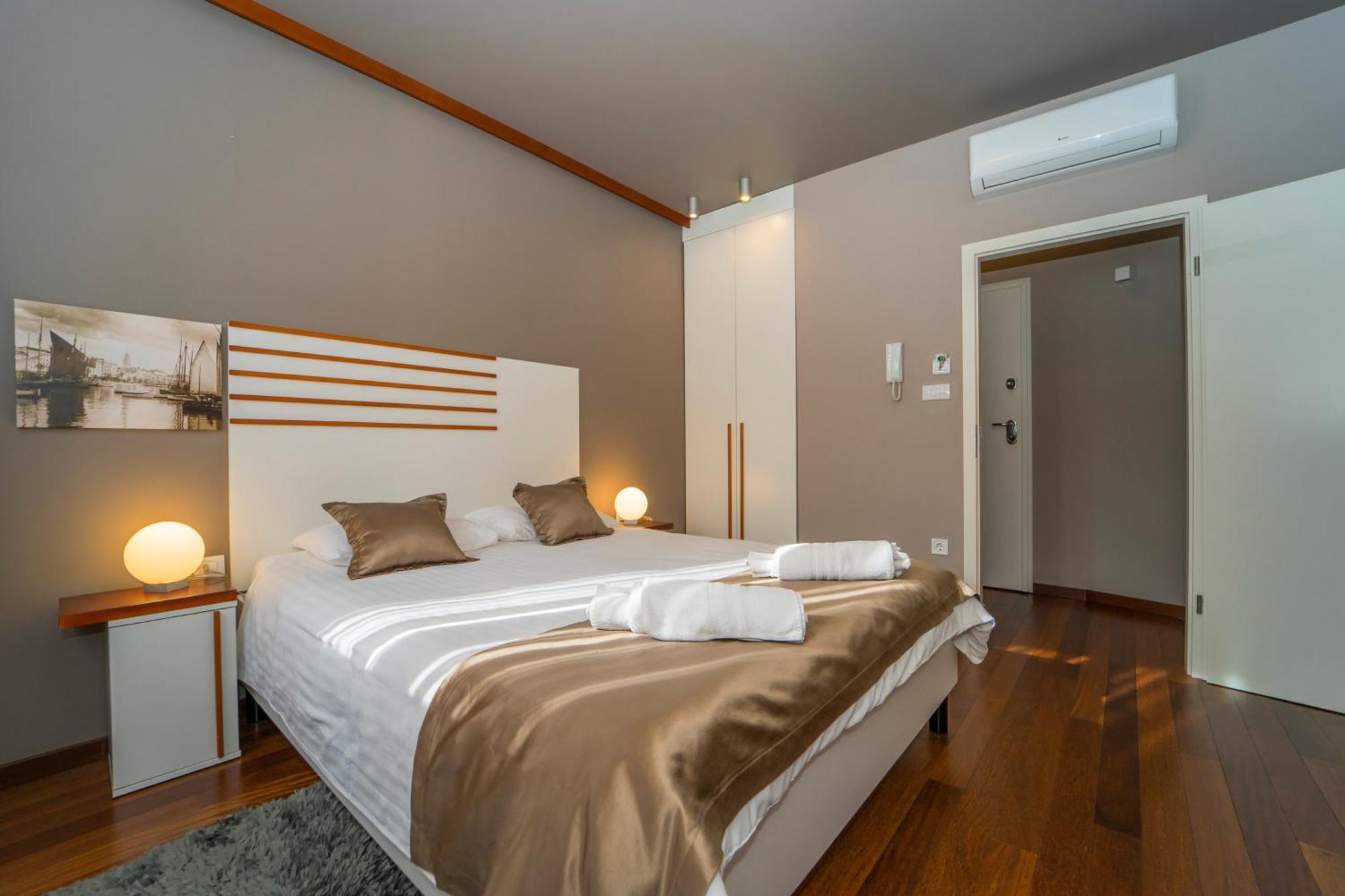 Luxury Rooms And Apartment Silente Bacvice Split Bagian luar foto
