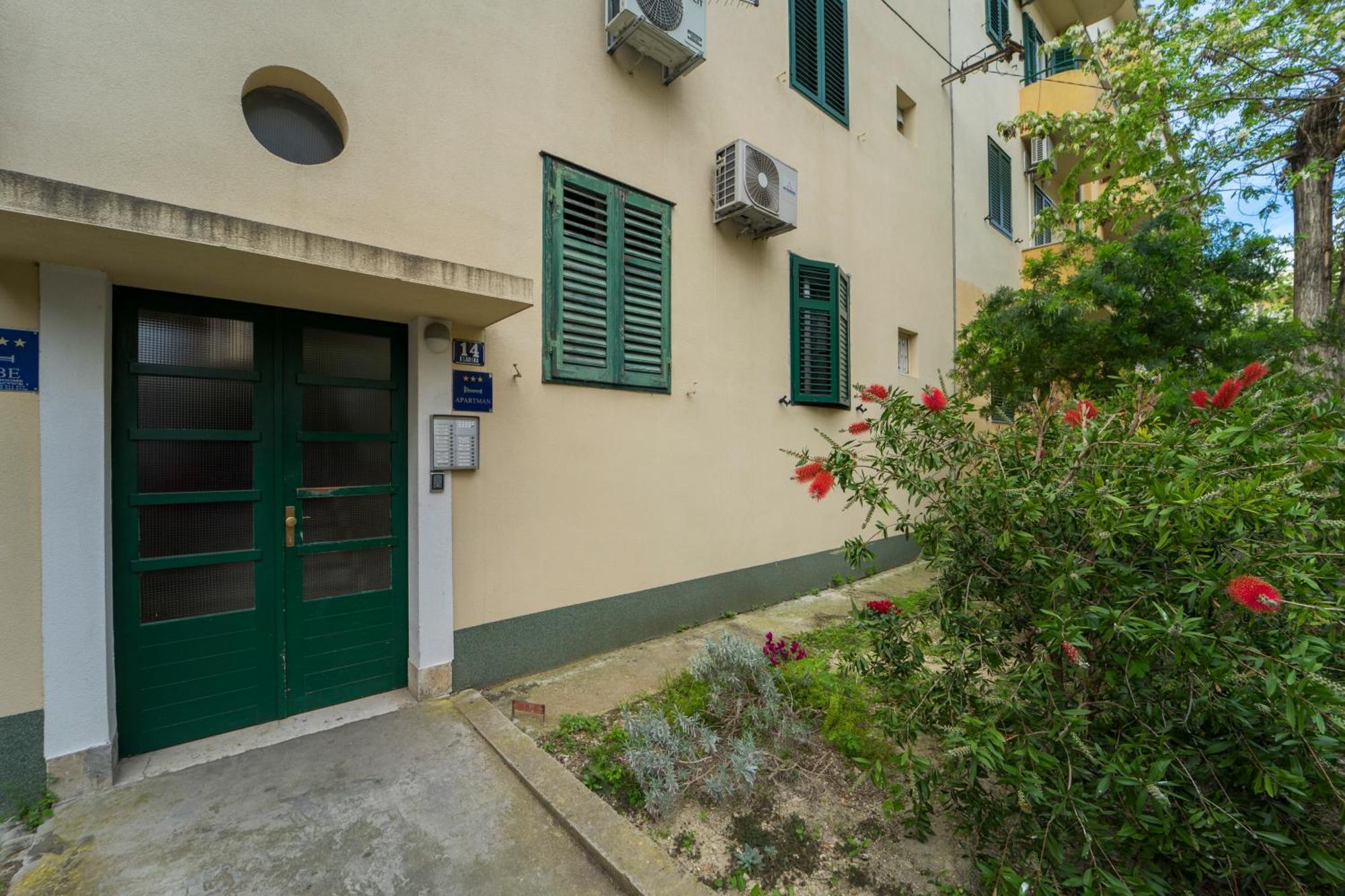 Luxury Rooms And Apartment Silente Bacvice Split Bagian luar foto