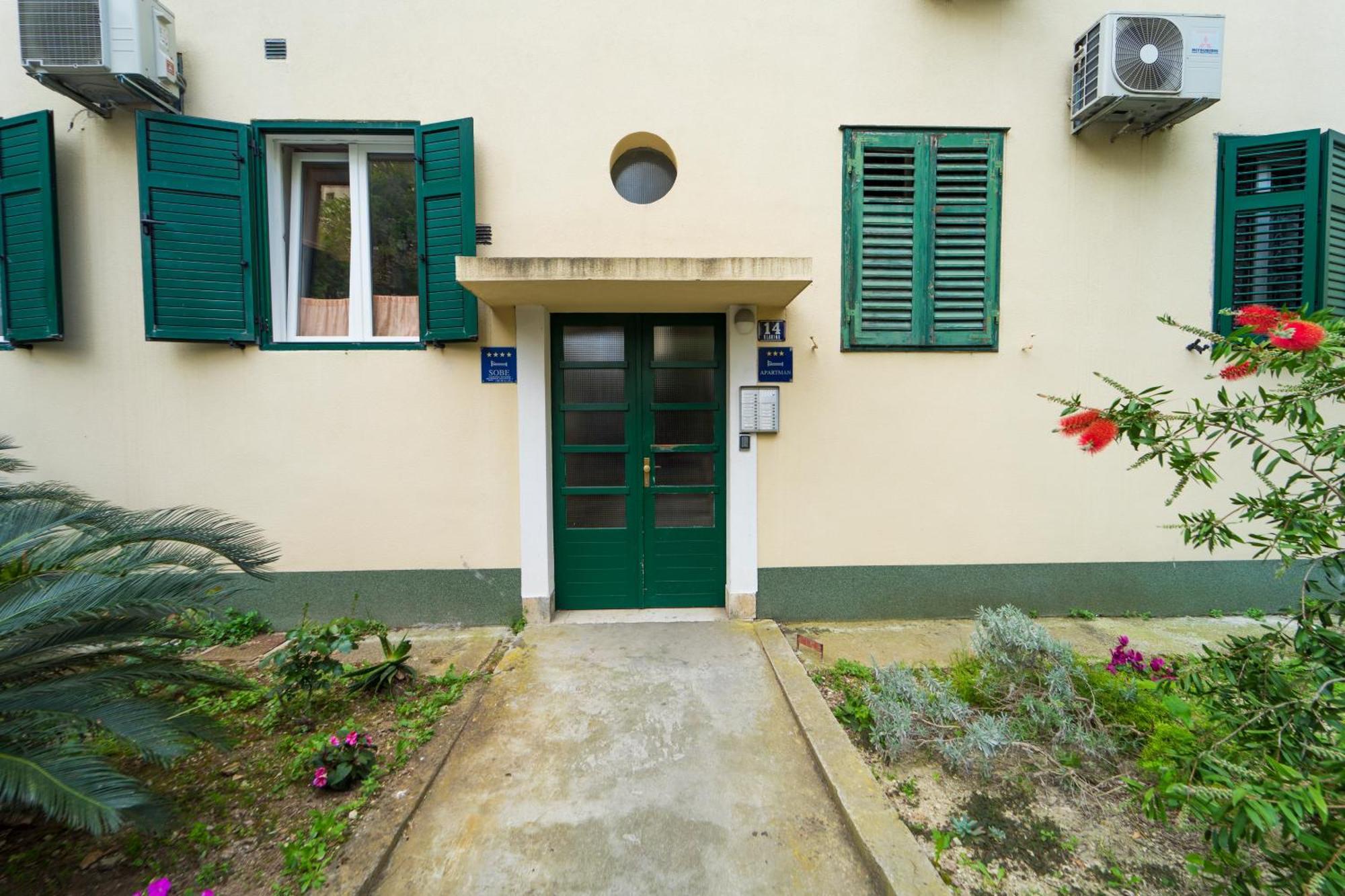 Luxury Rooms And Apartment Silente Bacvice Split Bagian luar foto